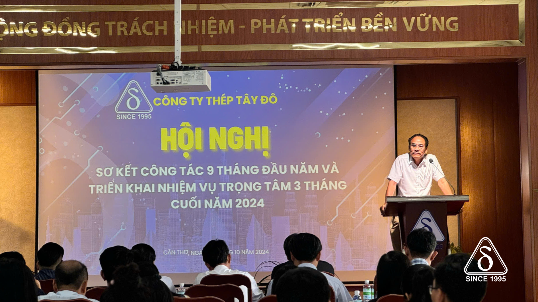 Ông Huỳnh Trung Quang Tổng Giám Đốc phát biểu trong hội nghị
